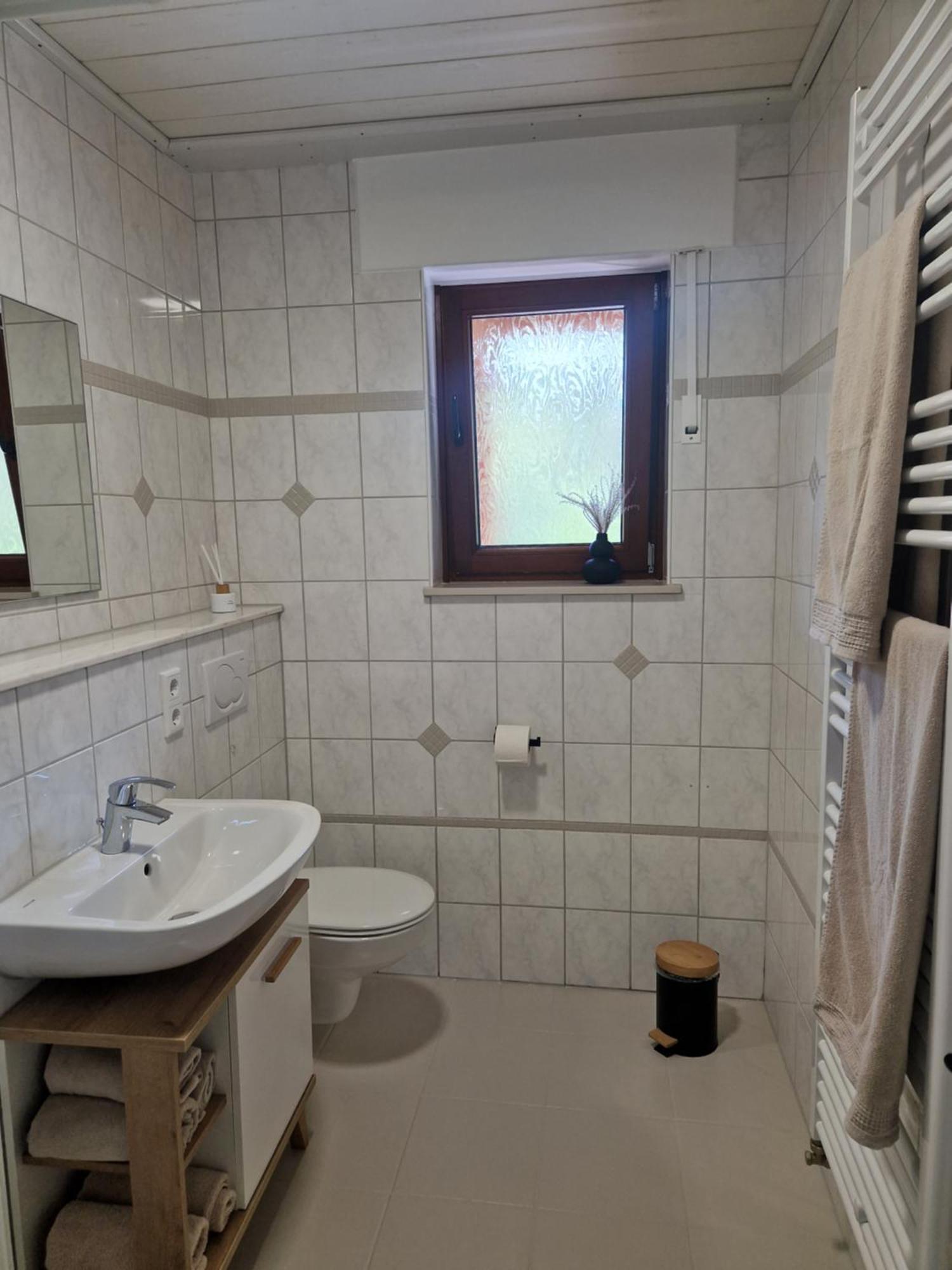 Haus Daut Fewo Mit Hallenbad Віллінген Номер фото